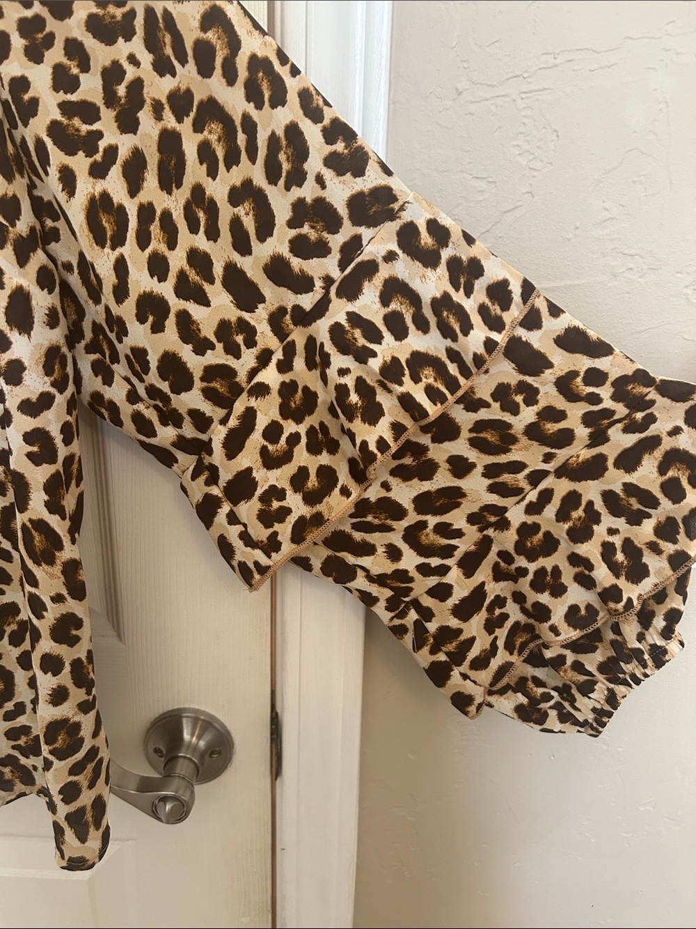 Torrid Leopard Print Tie-Front Ruffle Top | Size 1X Blouse in Tan and Brown. - Picture 5 of 6
